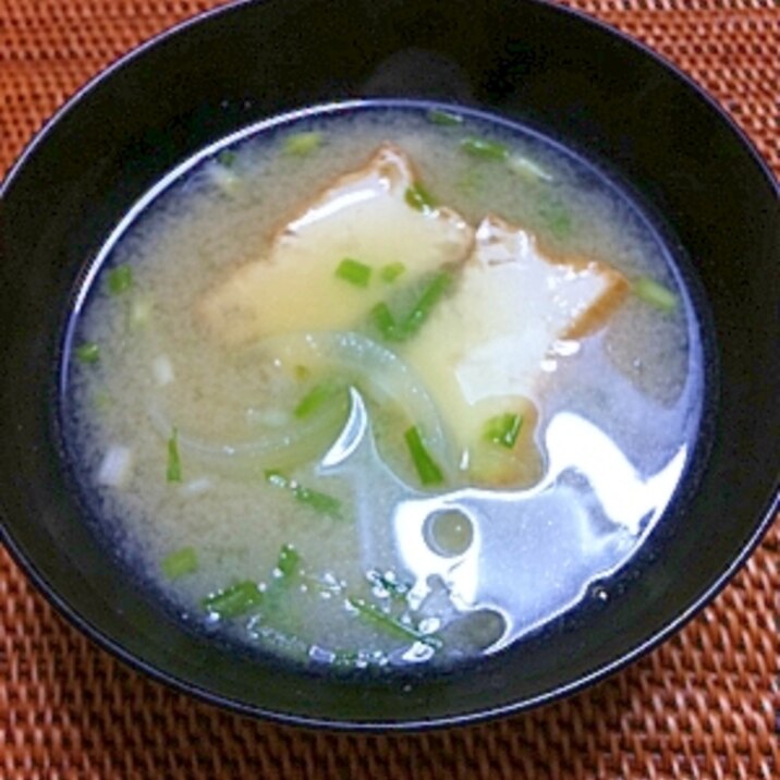 *厚揚げと玉ねぎのお味噌汁*